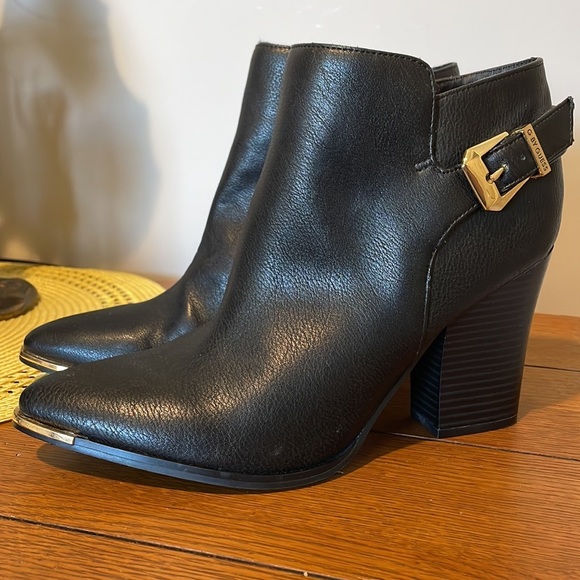 G by Guess booties, Size 10 - Picture 2 of 6